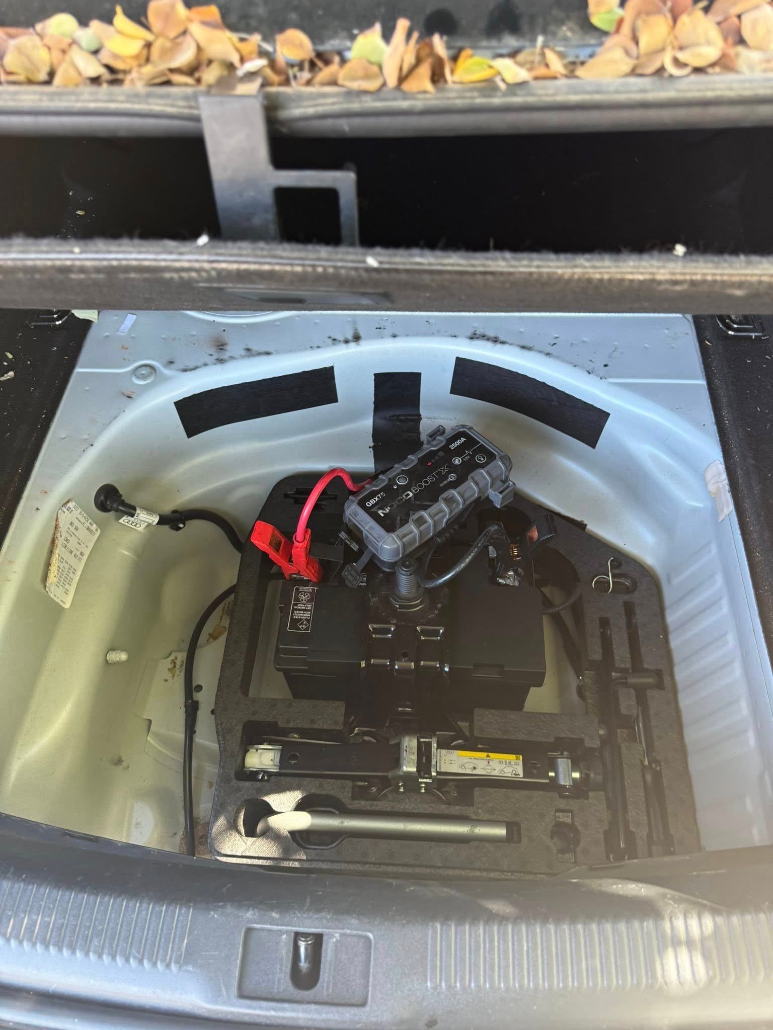 Emergency roadside assistance jump start for dead car batteries in Mesa