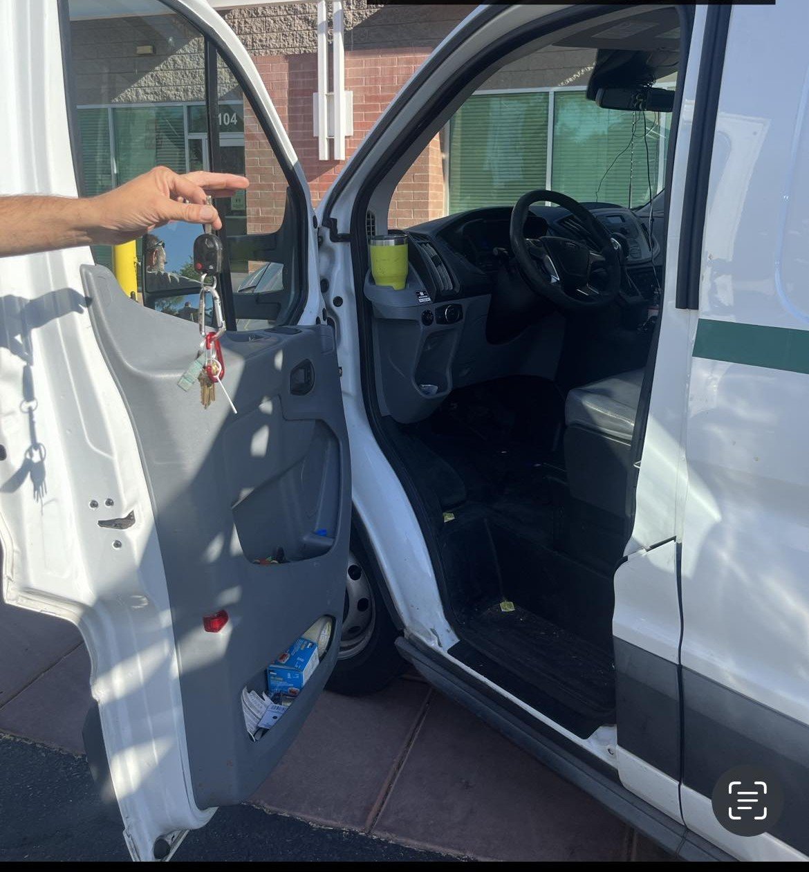 Roadside assistance vehicle lockout service