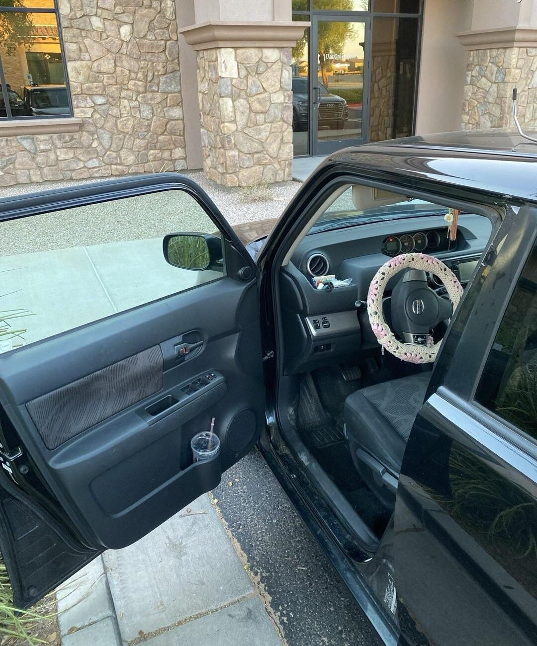 Roadside assistance vehicle lockout service in Mesa