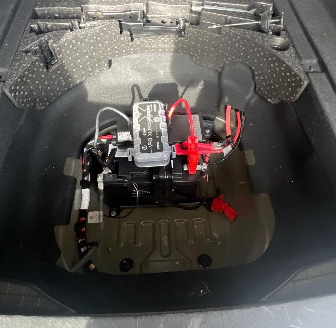 Jump start service for a vehicle in Chandler, AZ