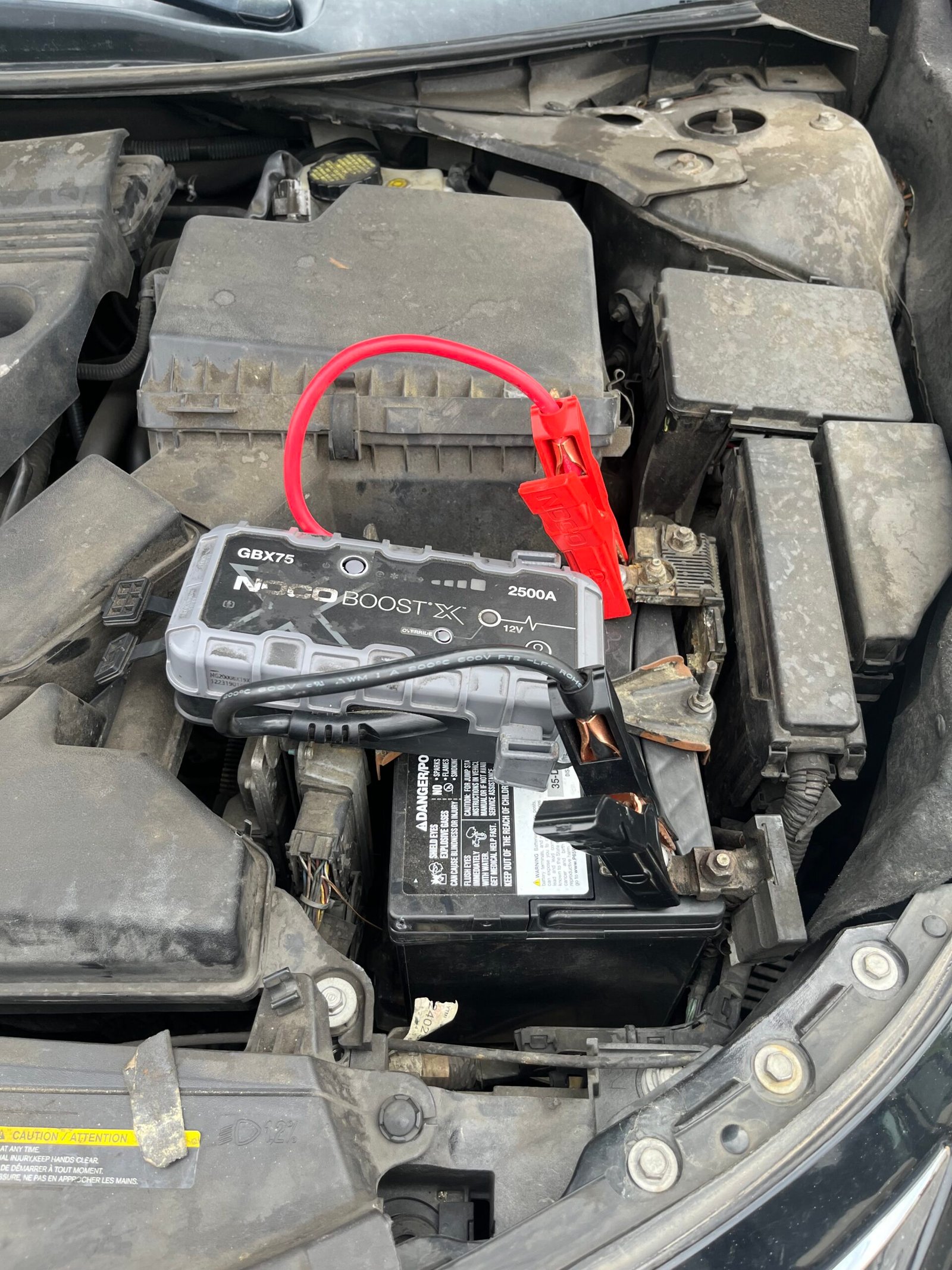 Emergency roadside assistance jump start for dead batteries in Apache Junction AZ
