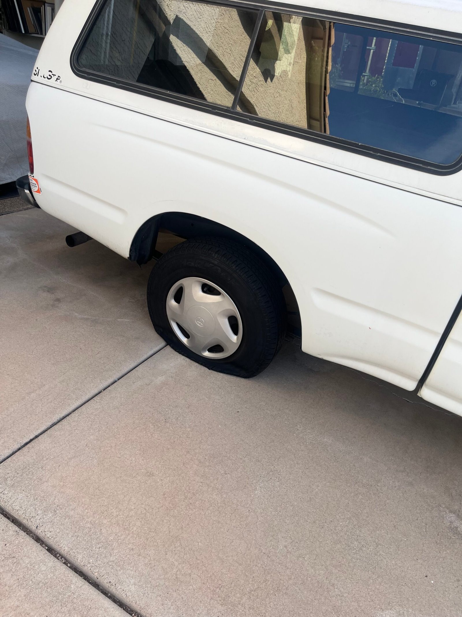 Flat tire repair and spare tire change roadside assistance in Scottsdale AZ