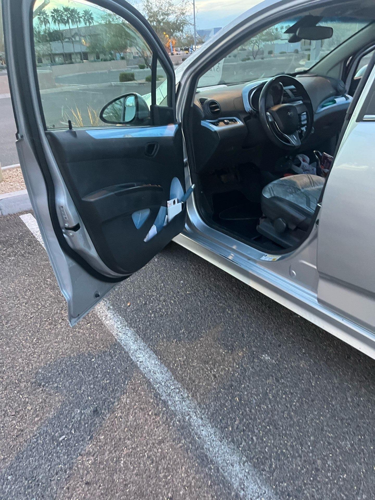 Vehicle lockout service to unlock car doors in Glendale AZ