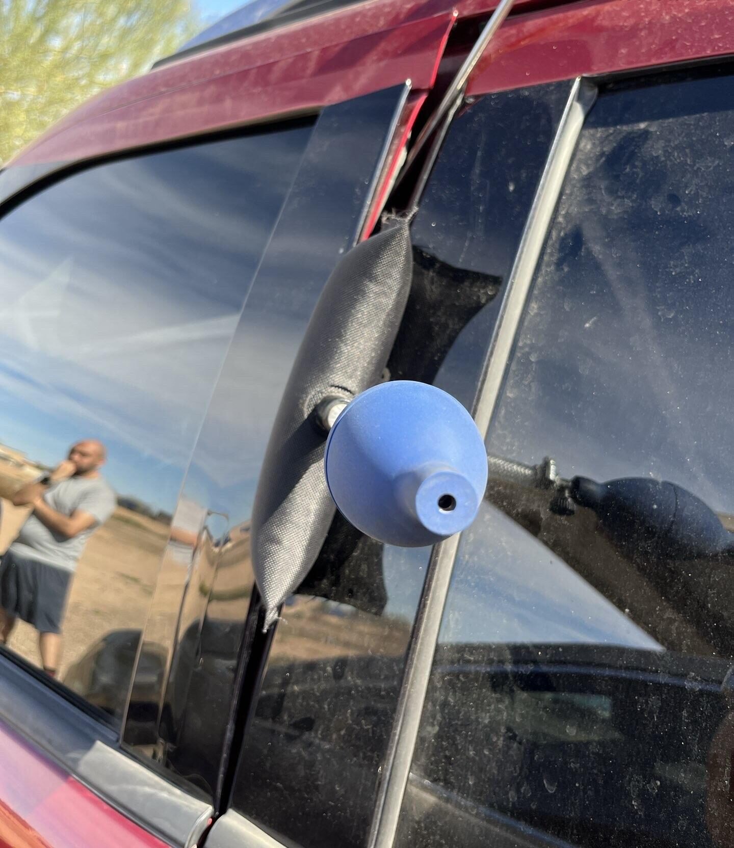 Vehicle lockout service unlocking car doors in Peoria AZ