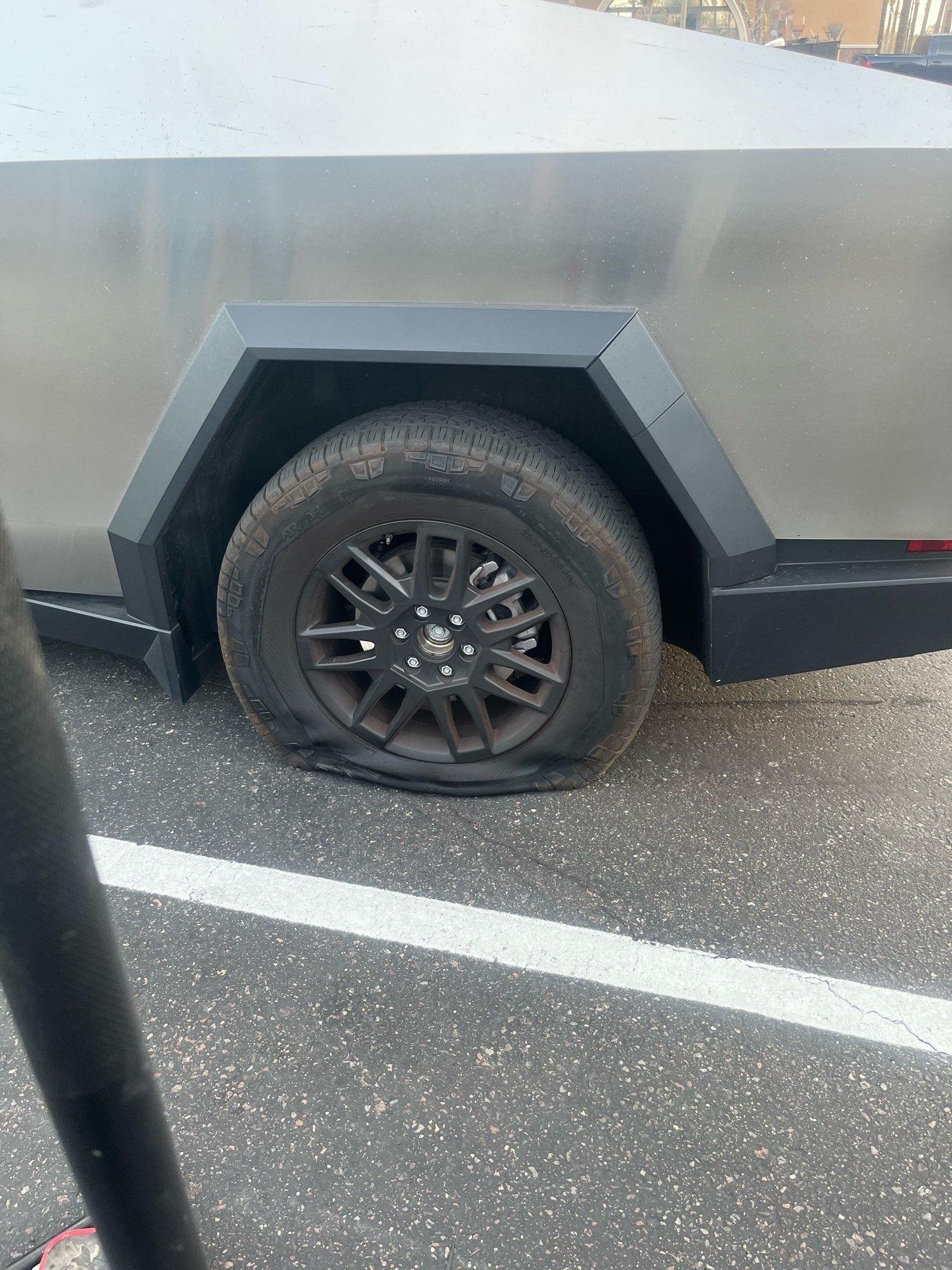 Tire service flat tire repair and spare tire change roadside assistance in Glendale AZ